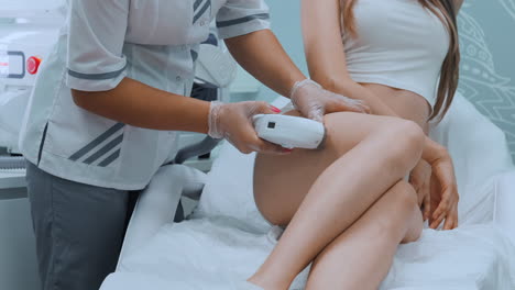 Laser-hair-removal-procedure-in-beauty-clinic-close-up-woman-legs-during-epilation-slow-motion.-Concept-of-women-beauty-cosmetology